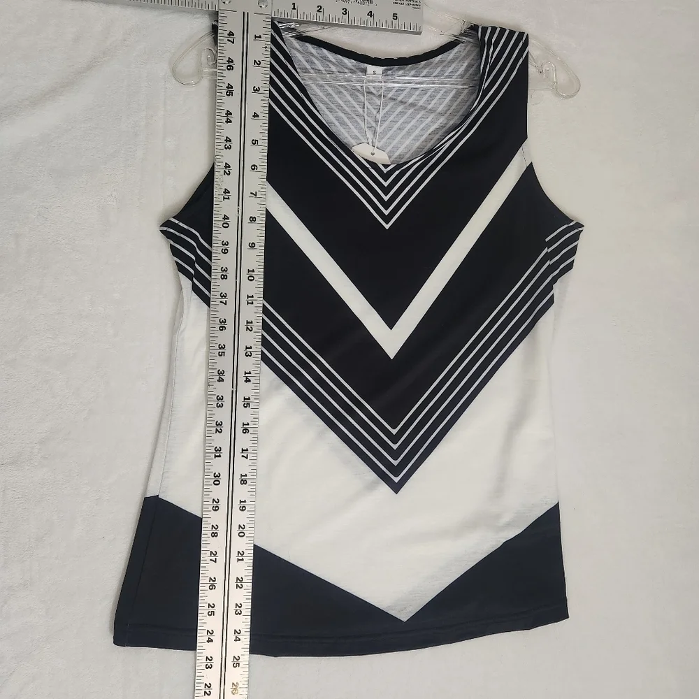 Blue and White Scoop Neck Sleeveless Tank Top - NWT - Picture 9 of 9